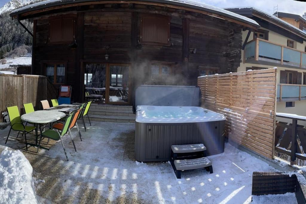 ブール・サン・ピエール La Grange A Coco Avec Jacuzziヴィラ エクステリア 写真